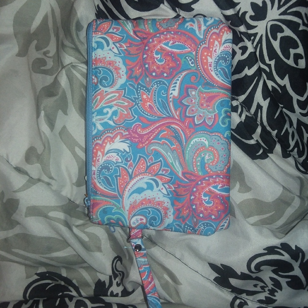 vera bradley wristlet